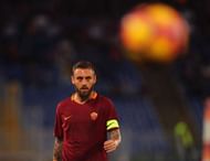 ROME, ITALY - OCTOBER 23:  Daniele De Rossi of AS Roma looks on during the Serie A match between AS Roma and US Citta di Palermo at Stadio Olimpico on October 23, 2016 in Rome, Italy.  (Photo by Paolo Bruno/Getty Images)